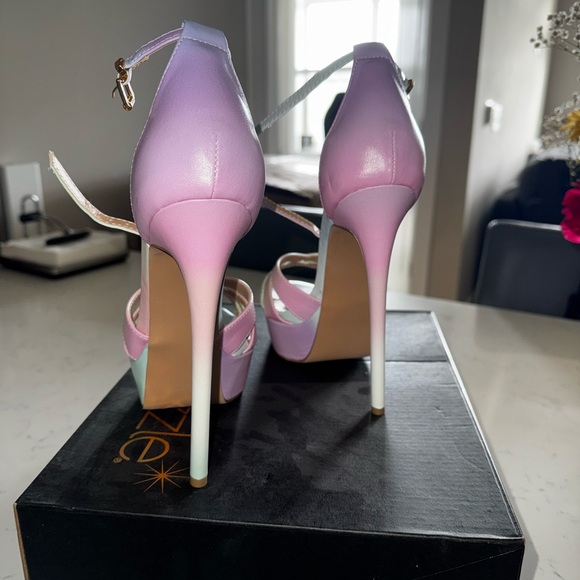 Multi colored stilettos size 8 - Picture 2 of 6